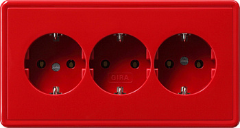 Gira Тройная розетка с з/к 019943