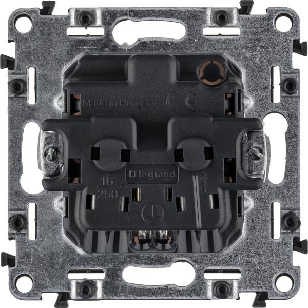 Купить Legrand Valena ALLURE DIY Бел Розетка 1-ая с/з с защитными шторками, безвинт.зажим 753720