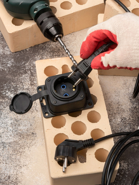 Купить EKF PROxima Роз. одномест. с защит. крышкой каучуковая 230В 2P+PE 16A IP44 PRO