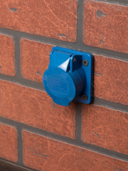 Купить EKF PROxima Розетка стационарная внутренняя 413 2Р+РЕ 16А 220В IP44