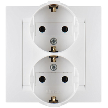 Simon 15 Белая Розетка 2-ая с/з литая (в сборе с рамкой) 1590459-030