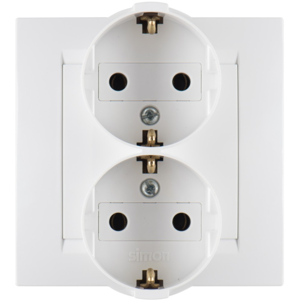 Simon 15 Белая Розетка 2-ая с/з литая (в сборе с рамкой) 1590459-030