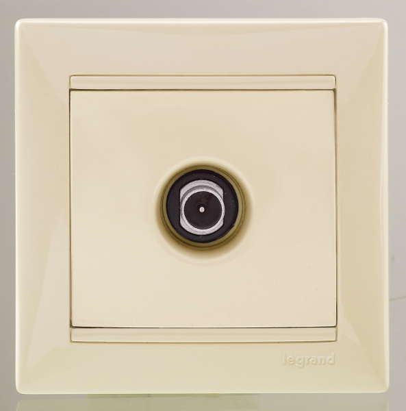 Купить Legrand Valena Крем Розетка TV единственная 1,5 дБ 774329