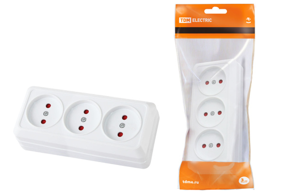 TDM Розетка 3-х местная горизонтальная 2П открытой установки IP20 10A с з/ш белая "Ладога" SQ1801-0125