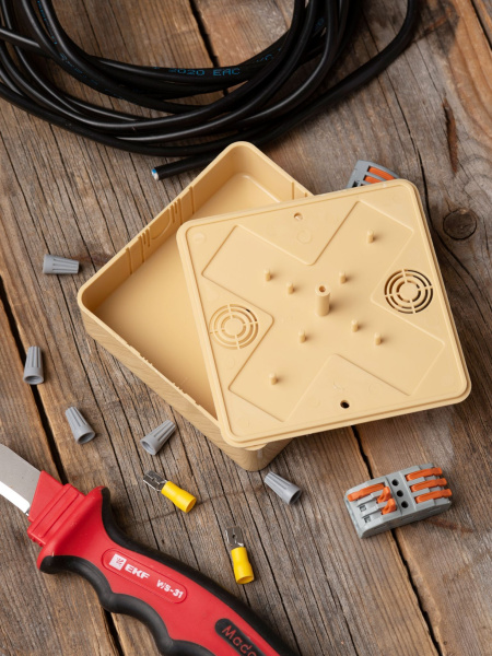 Купить EKF PROxima Коробка разветвительная KMP-030-032 (100х100х28) светлое дерево