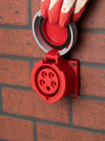 Купить EKF PROxima Розетка стационарная внутренняя 3252 3Р+РЕ+N 32А 380В IP67