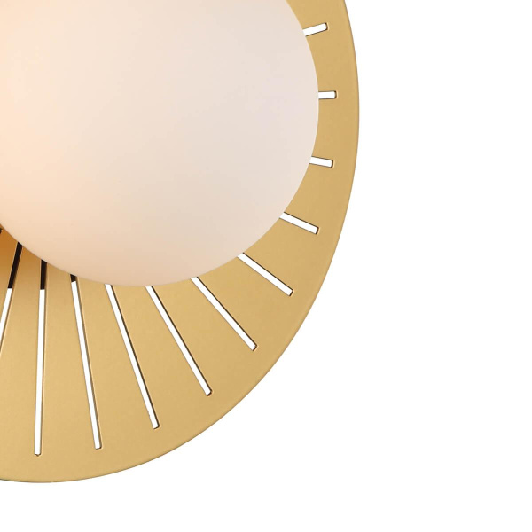 Купить Favourite Светильник настенный каркас черного цвета в сочетании с золотым, белое выдувное стекло 2356-1W