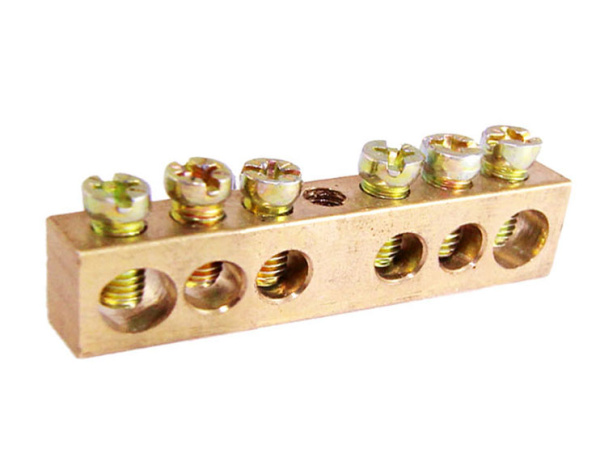 Купить IEK Шина PEN земля-ноль 6х9мм 6/1 (6групп/креп по центр)