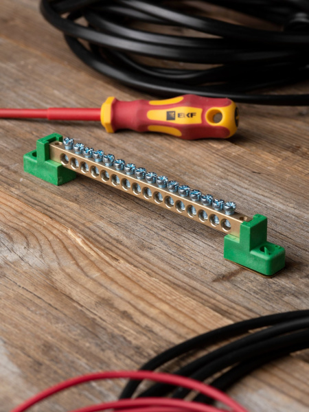 Купить EKF PROxima Шина "0" PE 6x9мм 16 отверстий латунь с контактной пластиной 2 зелёных угловых изолятора