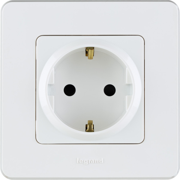 Купить Legrand INSPIRIA Белый Розетка 2К+З со шторками - немецкий стандарт - 16 А - 250 В 673730
