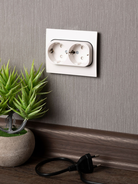 Купить EKF PROxima Стокгольм Белый Розетка 2-ая с/з, со шторками, 16А