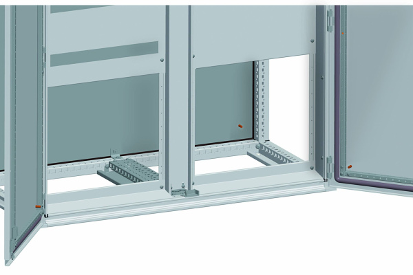 Купить SE Комплект для двухдверных шкафов 600 NSYSMP2D6