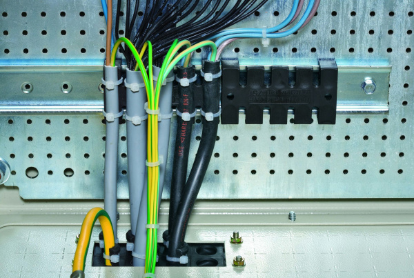 Купить SE Sarel Держатель для кабелей Ш75 пластик NSYSCCDINLG75