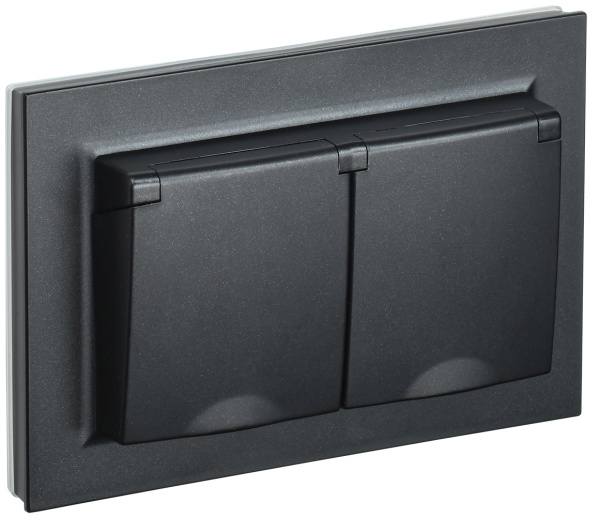 IEK BRITE Черный Розетка 2-м с/з с защ шторк и крышк 16А в сборе IP44 РСбш12-3-44-БрЧ
