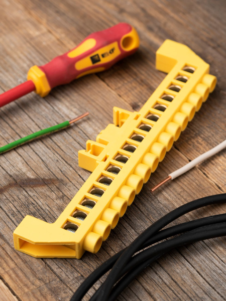 Купить EKF PROxima Шина "0" РЕ (8х12мм) 16 отверстий латунь желтый нейлоновый корпус комбинированный