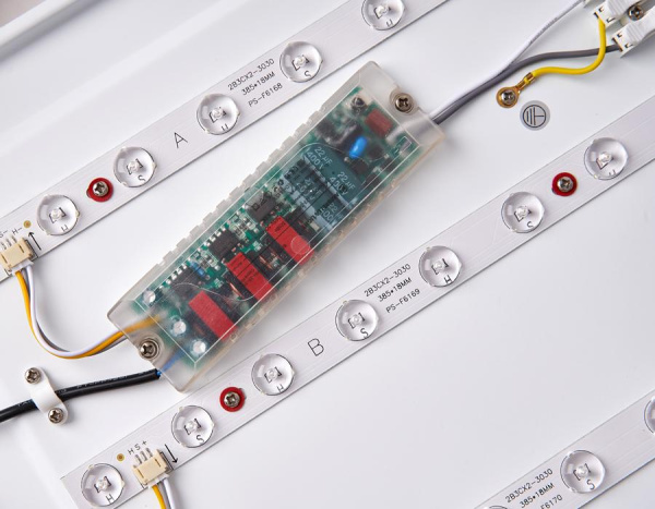 Купить Ambrella Потолочный светодиодный светильник с пультом FF76 WH/CF белый/кофе 72W+30W 490*490*60 (ПДУ ИК)