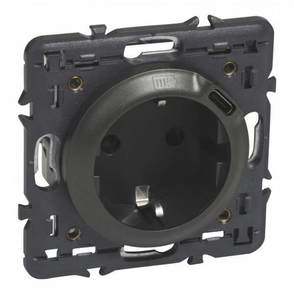 Legrand Celiane Графит Розетка комбинированная 2К+З 16А ~250В со встр зар устройством USB C 1.5А 5В с лицевой панелью и суппортом 067913