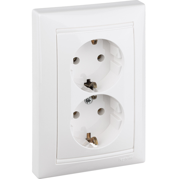 Купить Legrand Valena Бел Розетка 2-ая с/з литая 774400