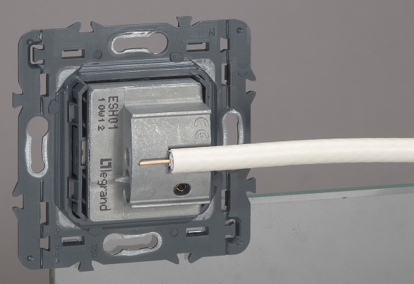 Купить Legrand Celiane Мех TV-FM-SAT розетка единственная 2 мод 067388