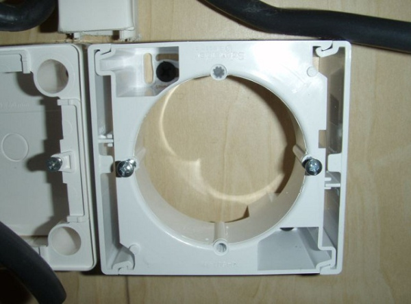 Купить SE Sedna Бел Коробка для наружного монтажа одиночная SDN6100121