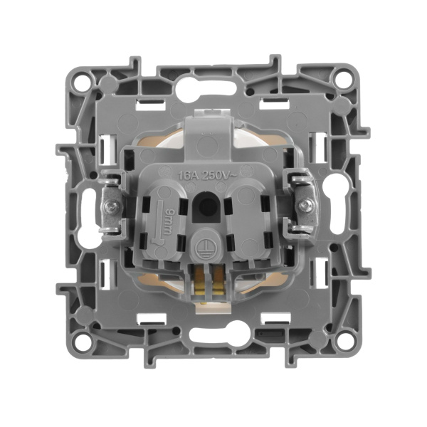 Купить Legrand Etika Бел Розетка с/з со шторками, винт. клем. 672222
