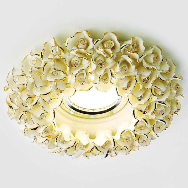 Купить Ambrella Встраиваемый потолочный точечный светильник D5505 W/G белый/золото керамика