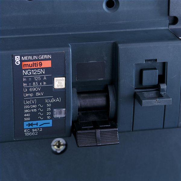 Купить SE Acti 9 NG125N Автоматический выключатель 4P 125A (С) 18662