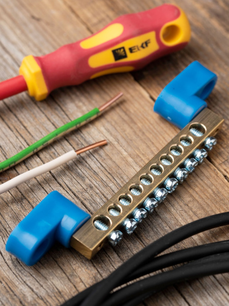 Купить EKF PROxima Шина "0" N (6х9мм) 10 отверстий латунь 2 синих угловых изолятора