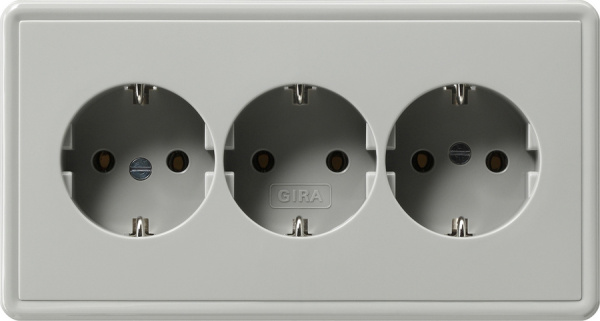 Gira Тройная розетка с з/к 019942