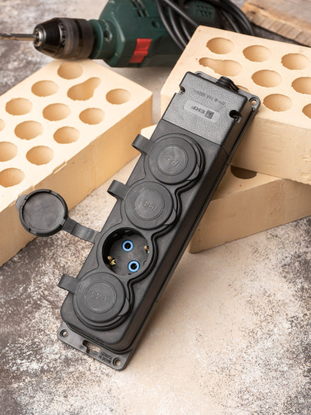 Купить EKF PROxima Роз. (колодка) четырехмест. с защит. крышками каучуковая 230В 2P+PE 16A IP44 PRO