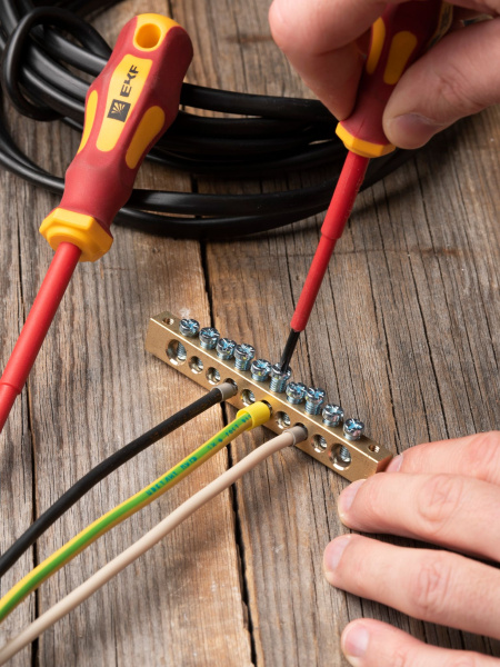 Купить EKF PROxima Шина PEN "ноль-земля" (8х12мм) 10 отверстий латунь крепеж по краям