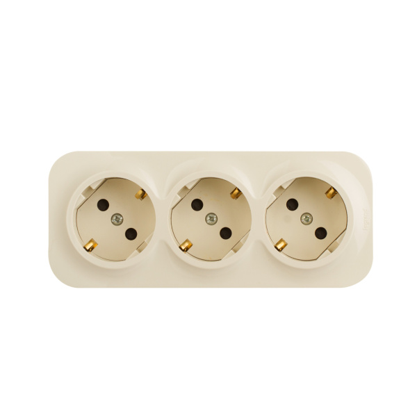 Legrand Quteo IP 20 Слоновая кость Розеточный блок с предварительным подключением 3 x 2К+З с защитными шторками - 16 A - 250 В~ 782268