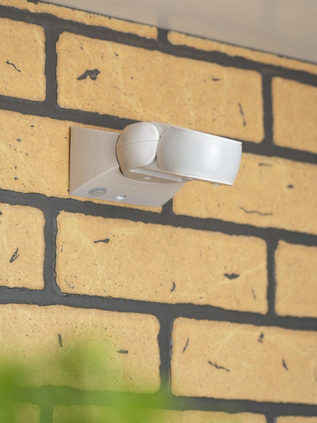 Купить EKF PROxima Микроволновый датчик движения бел. 1200Вт 180гр. до 15м IP65 MW-704