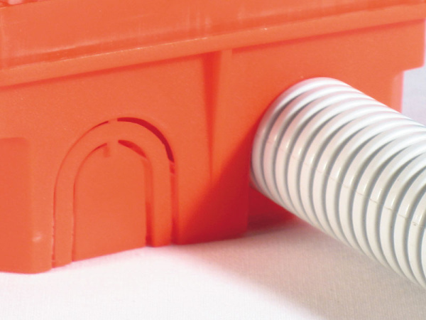 Купить Hegel Коробка монтажная с крышкой д/сплош стен, внутр разм 90x90x48,5 мм, ниша: 102x102x50, квадрат, IP20 КР1101-И