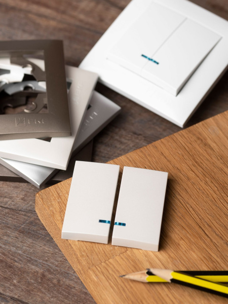 Купить EKF PROxima Валенсия лицевая панель выключателя 2-кл. с индикатором 10А жемчуг