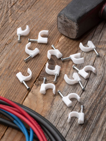 Купить EKF PROxima Скоба крепежная круглая (8мм.) (50шт.)