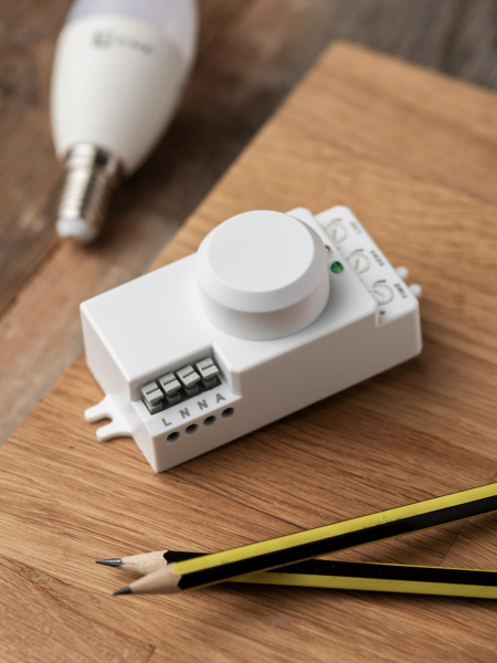 Купить EKF PROxima Микроволновый датчик движения бел. 1200Вт 360гр. до 20м IP20 MW-700