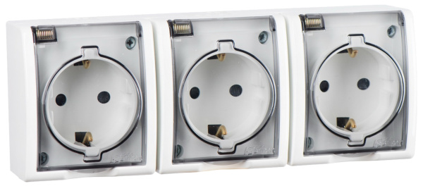 Simon 15 Aqua Белая Розетка 3-ая с/з с крышкой наружная, IP54 1594437-030