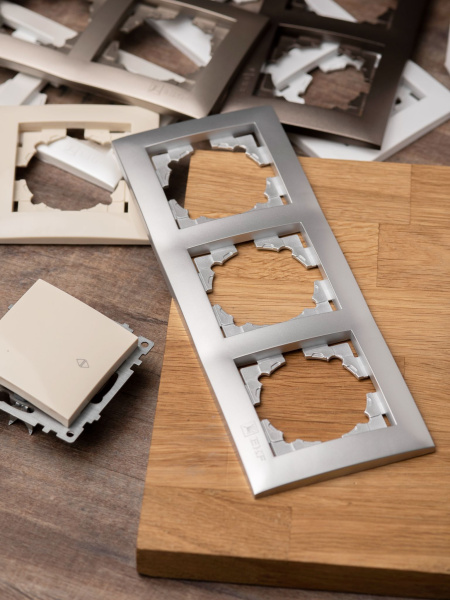 Купить EKF PROxima Валенсия Рамка 3-местная сталь