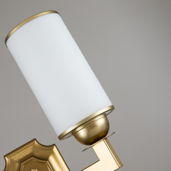 Купить Favourite 2621-2W настенный светильник Каркас цвета латунь, плафоны из белого матового стекла