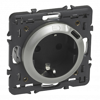 Legrand Celiane Титан Розетка комбинированная 2К+З 16А ~250В со встр зар устройством USB C 1.5А 5В с лицевой панелью и суппортом 068419