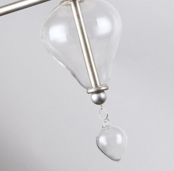 Купить Favourite настенный светильник каркас цвета античное серебро, плафоны из белой ткани, декоративные элементы из прозрачного выдувного стекла 2554-1W