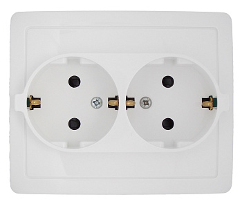 Simon 15 Белая Розетка 2-ая c/з с защитными шторками (в сборе с рамкой) 1590451-030