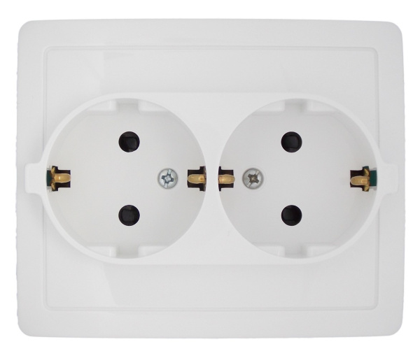 Simon 15 Белая Розетка 2-ая c/з с защитными шторками (в сборе с рамкой) 1590451-030