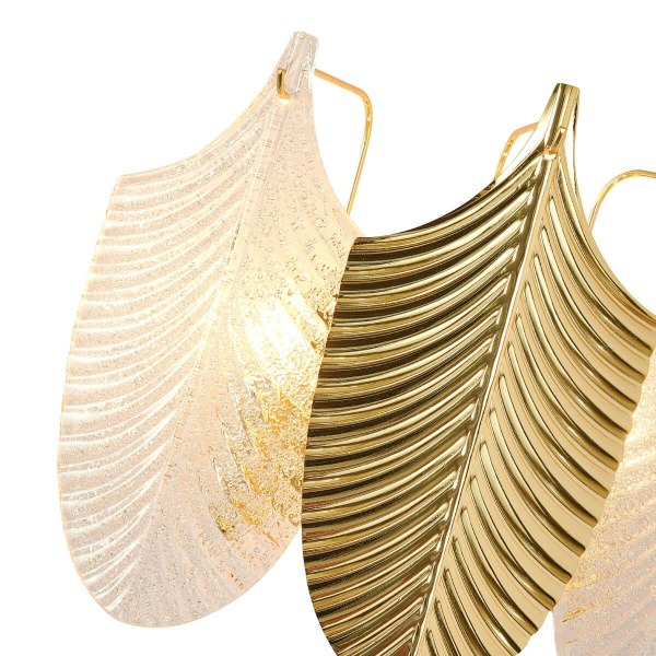 Купить Favourite 2619-3W настенный светильник Каркас золотого цвета, декоративные элементы из полупрозрачного стекла и золотого металла