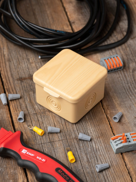 Купить EKF PROxima Коробка распаячная КМР-030-037 пылевлагозащищенная без мембранных вводов (65х65х50) светлое дерево