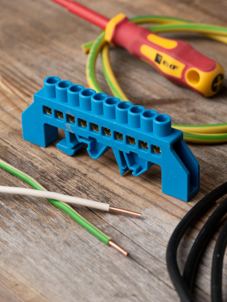 Купить EKF PROxima Шина "0" N (6х9мм) 10 отверстий латунь синий нейлоновый корпус комбинированный