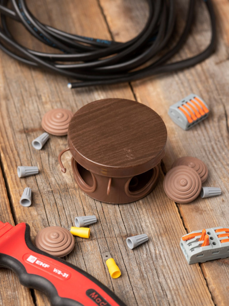 Купить EKF PROxima Коробка распаячная КМР-040-038 с крышкой (65х40) 4 мембранных ввода тёмное дерево IP54