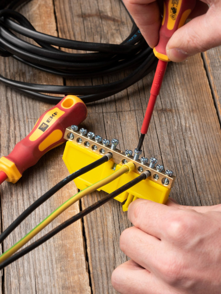 Купить EKF PROxima Шина "0" N (6х9мм) 12 отверстий латунь желтый изолятор на DIN-рейку