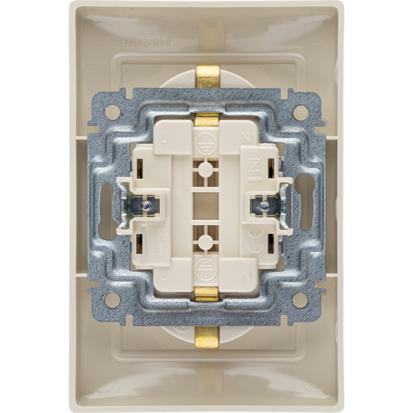 Купить Legrand Valena Крем Розетка 2-ая с/з литая 774370